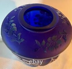 VTG 1996 Fenton Art Glass Connoisseur Collection Favrene Cut-back Vase