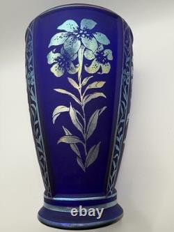 VTG Connoisseur Collection Fenton Favrene Cut-Back. Vase Cobalt Silver 1129/1250
