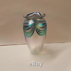 Vintage 2000 Robert Eickholt Iridescent Pulled Feather 7-1/2 Art Glass Vase