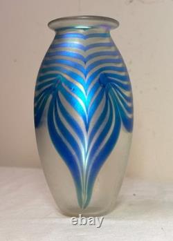 Vintage Robert Eickholt blown pulled feather blue iridescent studio glass vase