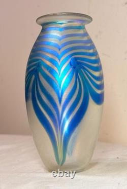 Vintage Robert Eickholt blown pulled feather blue iridescent studio glass vase