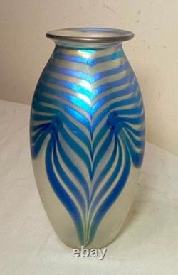 Vintage Robert Eickholt blown pulled feather blue iridescent studio glass vase