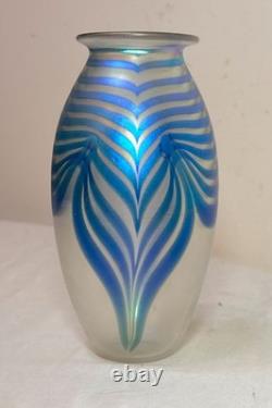 Vintage Robert Eickholt blown pulled feather blue iridescent studio glass vase